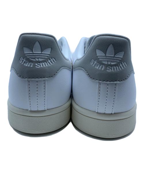 adidas（アディダス）adidas (アディダス) ローカットスニーカー ホワイト×グレー サイズ:25 未使用品の古着・服飾アイテム