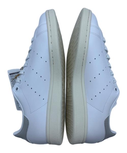 adidas（アディダス）adidas (アディダス) ローカットスニーカー ホワイト×グレー サイズ:25 未使用品の古着・服飾アイテム