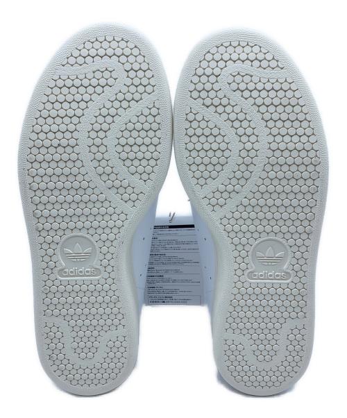 adidas（アディダス）adidas (アディダス) ローカットスニーカー ホワイト×グレー サイズ:25 未使用品の古着・服飾アイテム