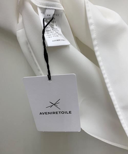 Aveniretoile（アベニールエトワール）Aveniretoile (アベニールエトワール) ツイストスリーブブラウス ホワイト サイズ:36 未使用品の古着・服飾アイテム