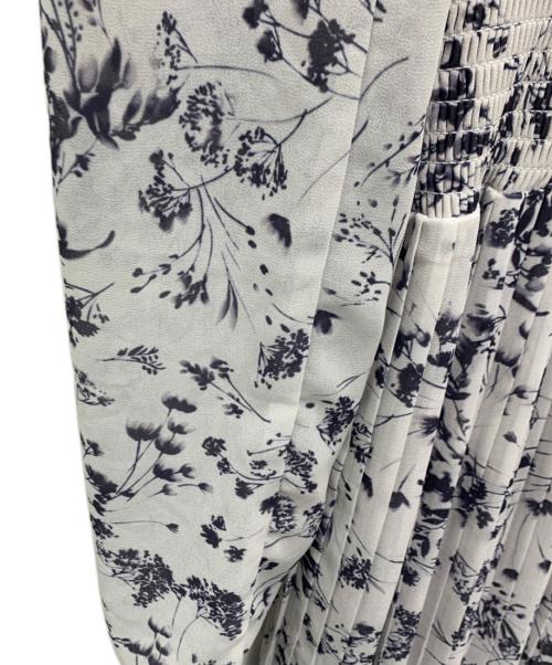 Snidel（スナイデル）Snidel (スナイデル) ウェストシャーリングプリーツワンピース ホワイトの古着・服飾アイテム