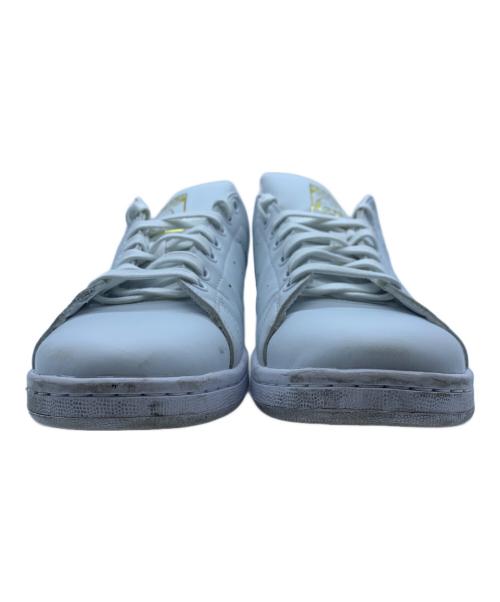 adidas（アディダス）adidas (アディダス) スニーカー ホワイト×ゴールド サイズ:27の古着・服飾アイテム