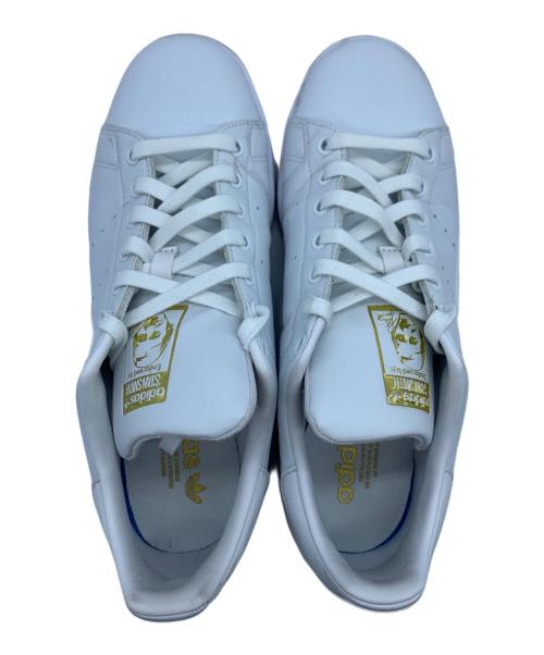 adidas（アディダス）adidas (アディダス) スニーカー ホワイト×ゴールド サイズ:27の古着・服飾アイテム