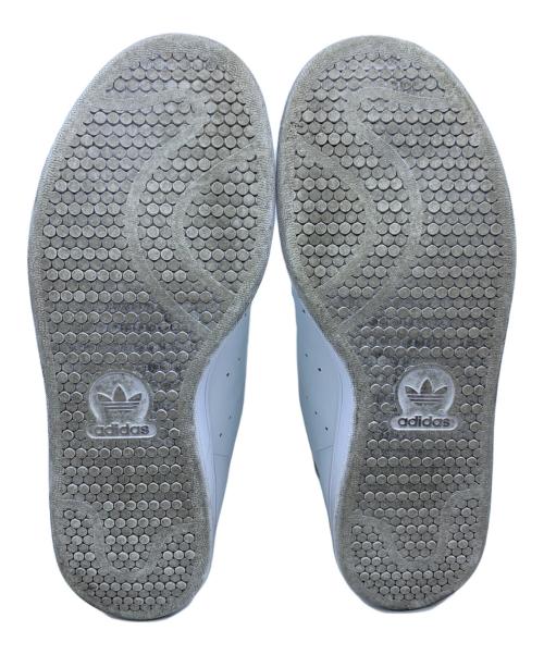 adidas（アディダス）adidas (アディダス) スニーカー ホワイト×ゴールド サイズ:27の古着・服飾アイテム