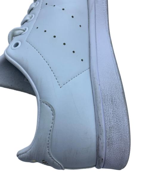 adidas（アディダス）adidas (アディダス) スニーカー ホワイト×ゴールド サイズ:27の古着・服飾アイテム