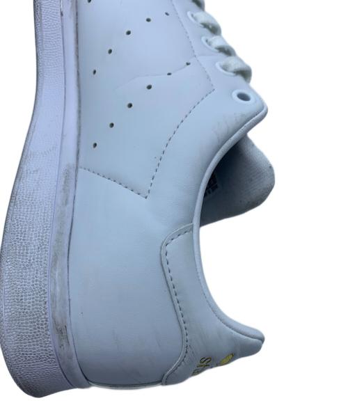 adidas（アディダス）adidas (アディダス) スニーカー ホワイト×ゴールド サイズ:27の古着・服飾アイテム