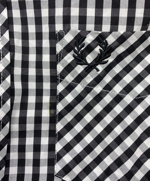 FRED PERRY（フレッドペリー）FRED PERRY (フレッドペリー) 長袖シャツ ブラック×ホワイト サイズ:40の古着・服飾アイテム