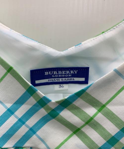 BURBERRY BLUE LABEL（バーバリー ブルー レーベル）BURBERRY BLUE LABEL (バーバリー ブルー レーベル) ノースリーブワンピース ホワイト×グリーン サイズ:36 未使用品の古着・服飾アイテム