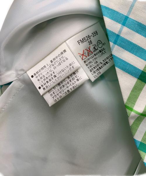 BURBERRY BLUE LABEL（バーバリー ブルー レーベル）BURBERRY BLUE LABEL (バーバリー ブルー レーベル) ノースリーブワンピース ホワイト×グリーン サイズ:36 未使用品の古着・服飾アイテム