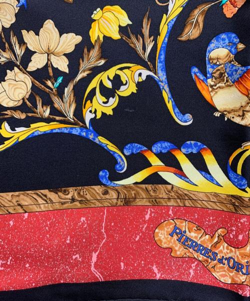 HERMES（エルメス）HERMES (エルメス) シルクスカーフ カレ90 東洋の石と西洋の石細工 レッド×ブラックの古着・服飾アイテム