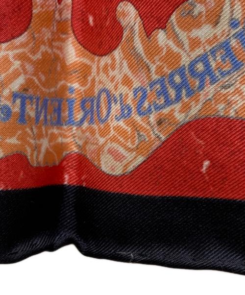 HERMES（エルメス）HERMES (エルメス) シルクスカーフ カレ90 東洋の石と西洋の石細工 レッド×ブラックの古着・服飾アイテム
