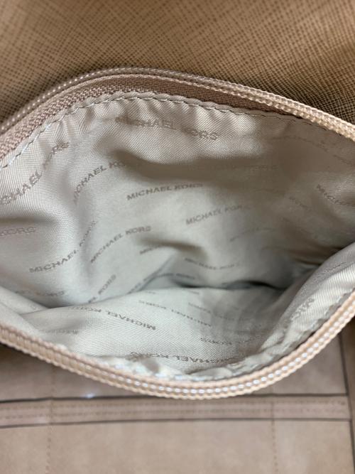 MICHAEL KORS（マイケルコース）MICHAEL KORS (マイケル・コース) ハンドバッグ ベージュの古着・服飾アイテム
