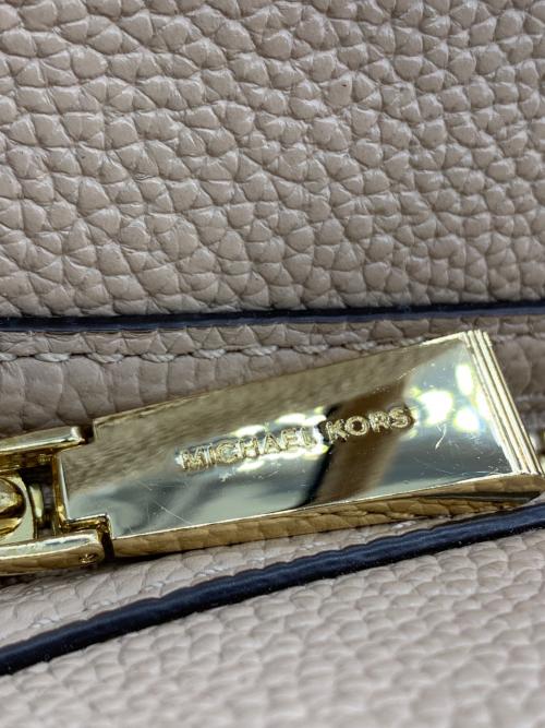 MICHAEL KORS（マイケルコース）MICHAEL KORS (マイケル・コース) ハンドバッグ ベージュの古着・服飾アイテム
