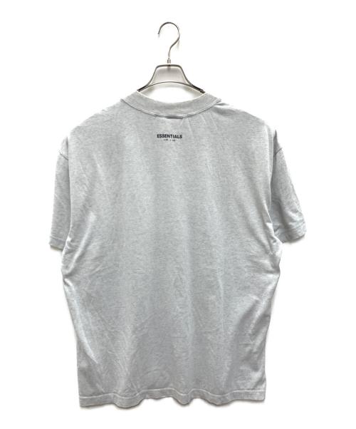FOG ESSENTIALS（フィアオブゴッド エッセンシャル）FOG ESSENTIALS (フィアオブゴッド エッセンシャル) 半袖カットソー ライトグレー サイズ:XLの古着・服飾アイテム