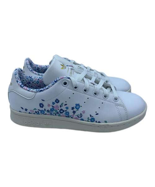 adidas（アディダス）adidas (アディダス) ローカットスニーカー ホワイト×ブルー サイズ:23の古着・服飾アイテム