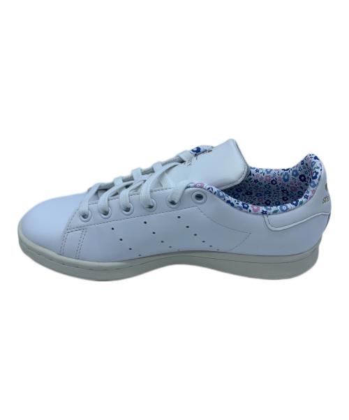 adidas（アディダス）adidas (アディダス) ローカットスニーカー ホワイト×ブルー サイズ:23の古着・服飾アイテム