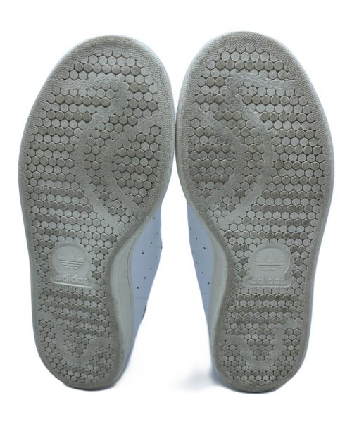 adidas（アディダス）adidas (アディダス) ローカットスニーカー ホワイト×ブルー サイズ:23の古着・服飾アイテム