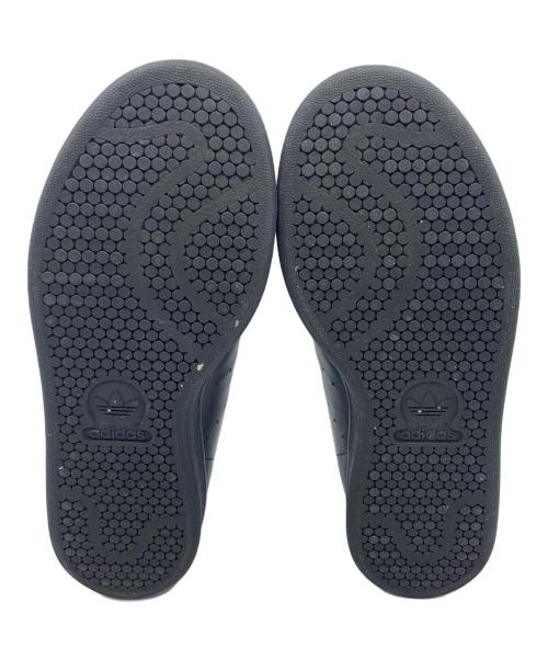 adidas（アディダス）adidas (アディダス) ローカットスニーカー ブラック サイズ:23.5の古着・服飾アイテム