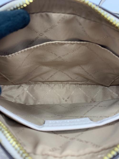 MICHAEL KORS（マイケルコース）MICHAEL KORS (マイケルコース) ショルダーバッグ アイボリーの古着・服飾アイテム