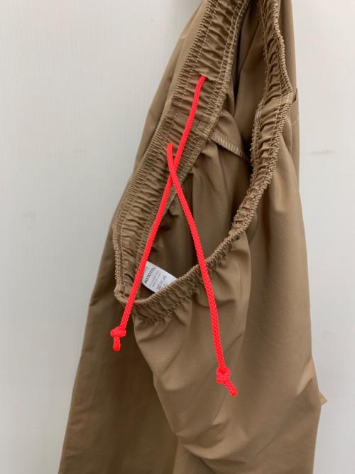 VOIRY（ヴォイリー）VOIRY (ヴォイリー) ナイロンワイドパンツ ベージュ サイズ:Fの古着・服飾アイテム