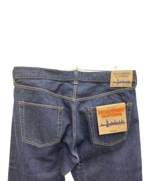 MOANDMO CLOTHING（モーアンドモークロージング）MOANDMO CLOTHING (モーアンドモークロージング) AVIREX (アヴィレックス) デニムパンツ インディゴ サイズ:36 未使用品の古着・服飾アイテム