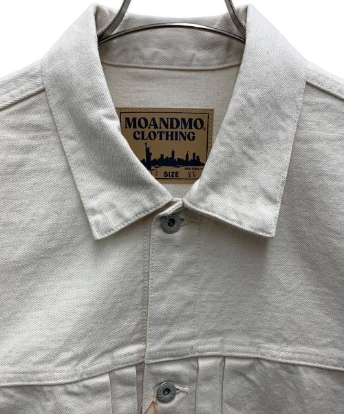 MOANDMO CLOTHING（モーアンドモークロージング）MOANDMO CLOTHING (モーアンドモークロージング) AVIREX (アヴィレックス) デニムジャケット ベージュ サイズ:XL 未使用品の古着・服飾アイテム