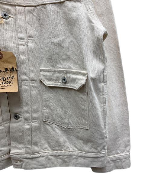 MOANDMO CLOTHING（モーアンドモークロージング）MOANDMO CLOTHING (モーアンドモークロージング) AVIREX (アヴィレックス) デニムジャケット ベージュ サイズ:XL 未使用品の古着・服飾アイテム