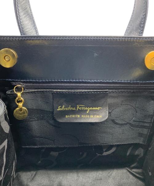 Salvatore Ferragamo（サルヴァトーレ フェラガモ）Salvatore Ferragamo (サルヴァトーレ フェラガモ) ハンドバッグ　ヴァラリボン ネイビーの古着・服飾アイテム