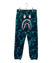 A BATHING APE（アベイシングエイプ）の古着「シャークスウェットパンツ」｜グリーン