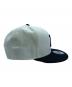 中古・古着 New Era (ニューエラ) キャップ クロームホワイト×ブラック：5000円