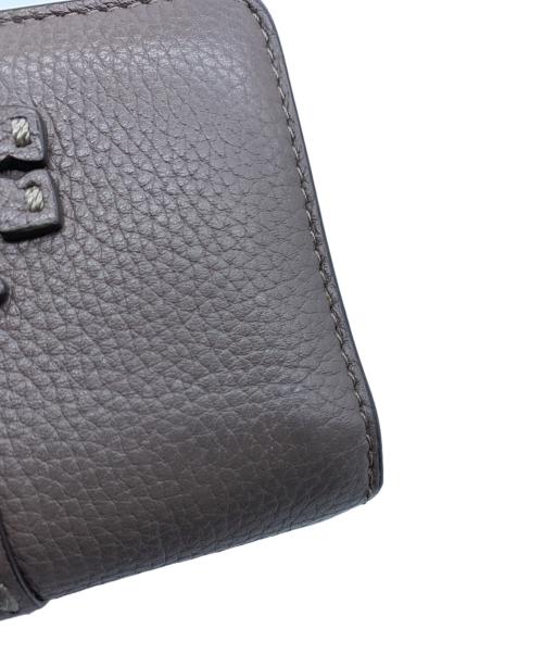 TORY BURCH（トリーバーチ）TORY BURCH (トリーバーチ) 2つ折り財布 グレーの古着・服飾アイテム