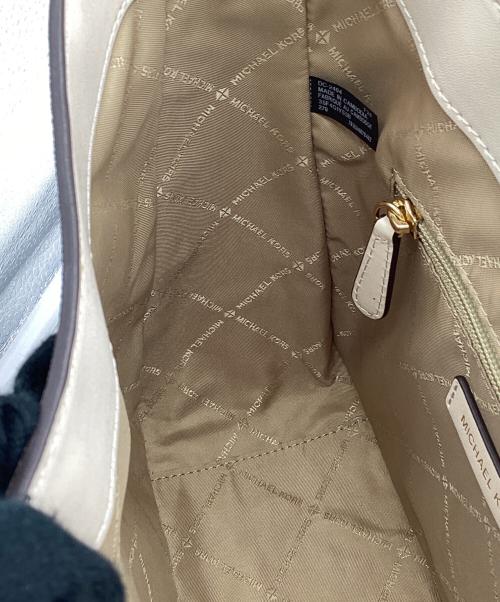 MICHAEL KORS（マイケルコース）MICHAEL KORS (マイケルコース) ショルダーバッグ ベージュの古着・服飾アイテム