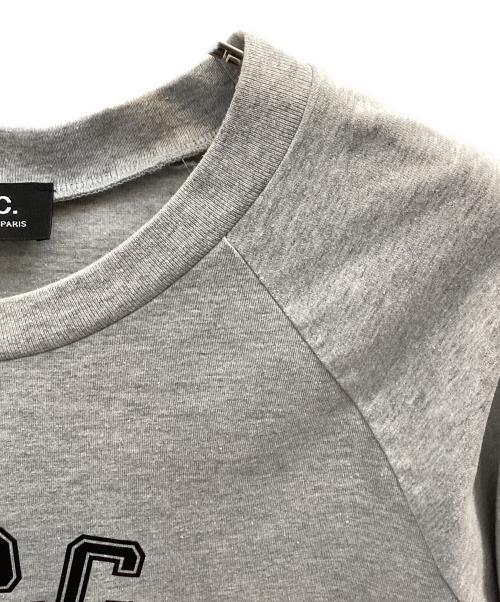 A.P.C.（アーペーセー）A.P.C. (アーペーセー) ロゴプリントクルーネックTシャツ グレー サイズ:Мの古着・服飾アイテム