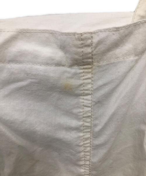 Yarmo（ヤーモ）Yarmo (ヤーモ) Bib Apron Dress／ビブ エプロンドレス ホワイト サイズ:不明の古着・服飾アイテム