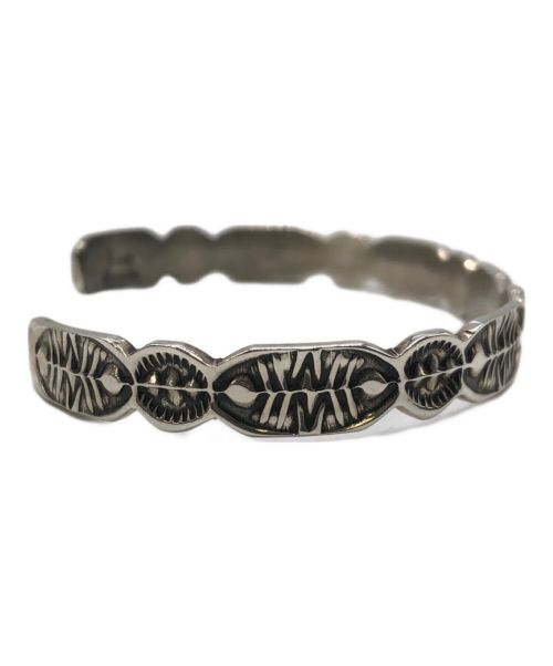 Kevin Ramone（ケヴィンラモーン）Kevin Ramone (ケヴィンラモーン) ナバホ族 スタンプワーク シルバーバングル／NAVAJO/NAVAHO STAMP WORK SILVER BANGLEの古着・服飾アイテム