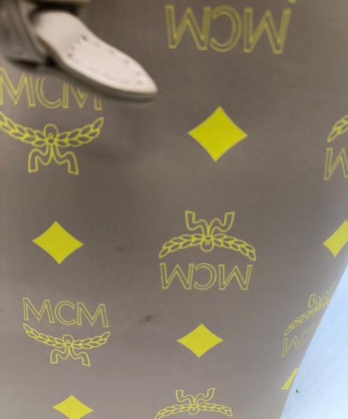 MCM（エムシーエム）MCM (エムシーエム) パップ ドローストリング ミニショルダー バッグ／PUP DRAWSTRING MINI SHOULDER ベージュの古着・服飾アイテム