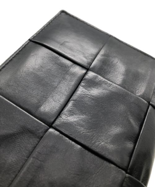 BOTTEGA VENETA（ボッテガベネタ）BOTTEGA VENETA (ボッテガベネタ) マキシ・イントレチャート ラウンドジップウォレット／MAXI INTRECCIATO ROUND ZIP WALLET ブラックの古着・服飾アイテム