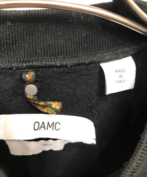 OAMC（オーエーエムシー）OAMC (オーエーエムシー) プリンテッド クルーネックスウェット／PRINTED CREW NECK SWEAT ブラック サイズ:SIZE Sの古着・服飾アイテム