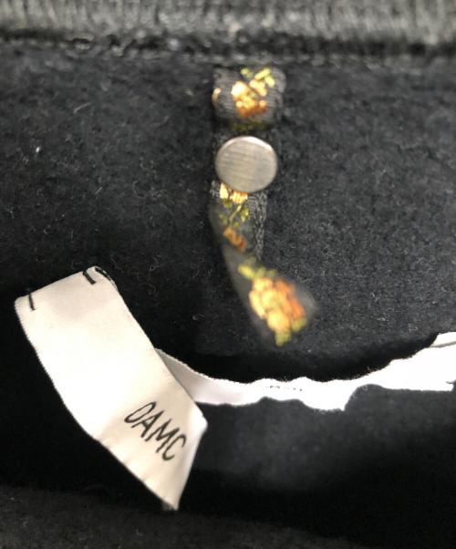 OAMC（オーエーエムシー）OAMC (オーエーエムシー) プリンテッド クルーネックスウェット／PRINTED CREW NECK SWEAT ブラック サイズ:SIZE Sの古着・服飾アイテム