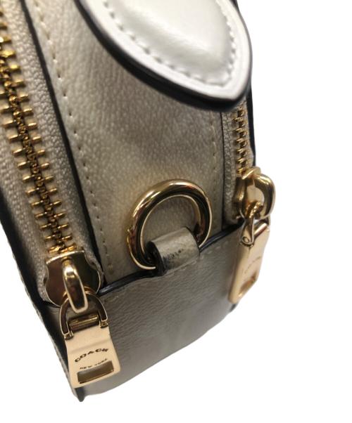 COACH（コーチ）COACH (コーチ) シグネチャーショルダーバッグ／SIGNATURE SHOULDER BAG ホワイトの古着・服飾アイテム
