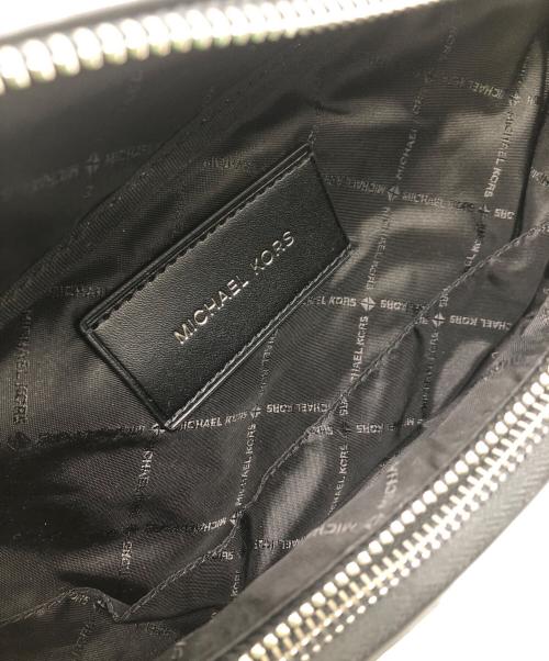 MICHAEL KORS（マイケル・コース）MICHAEL KORS (マイケルコース) シグネチャーウエストバッグ／SIGNATURE WAIST BAG ホワイトの古着・服飾アイテム