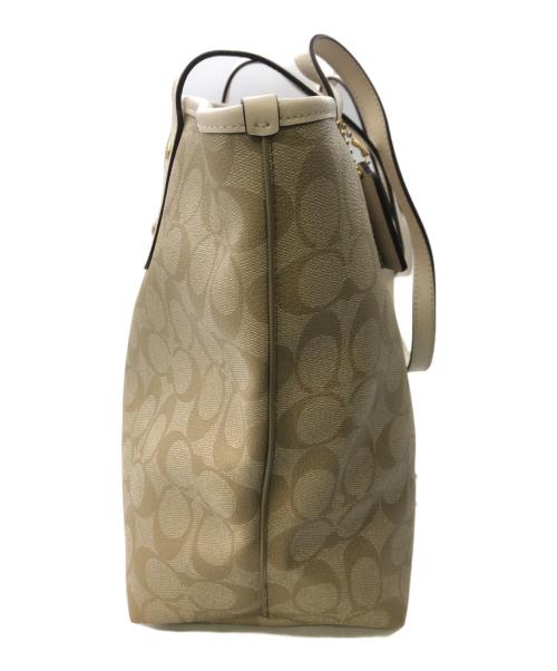 COACH（コーチ）COACH (コーチ) シグネチャーレザートートバッグ／SIGNATURE LETHER TOTE BAG ベージュの古着・服飾アイテム