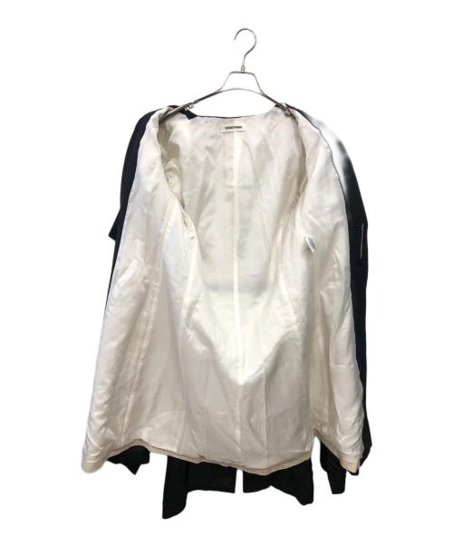 KEISUKEYOSHIDA（ケイスケヨシダ）KEISUKEYOSHIDA (ケイスケヨシダ) ケープレイヤードコート／CAPE LAYERED COAT ブラック×ホワイト サイズ:Freeの古着・服飾アイテム