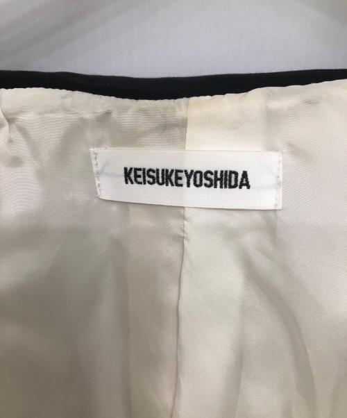 KEISUKEYOSHIDA（ケイスケヨシダ）KEISUKEYOSHIDA (ケイスケヨシダ) ケープレイヤードコート／CAPE LAYERED COAT ブラック×ホワイト サイズ:Freeの古着・服飾アイテム