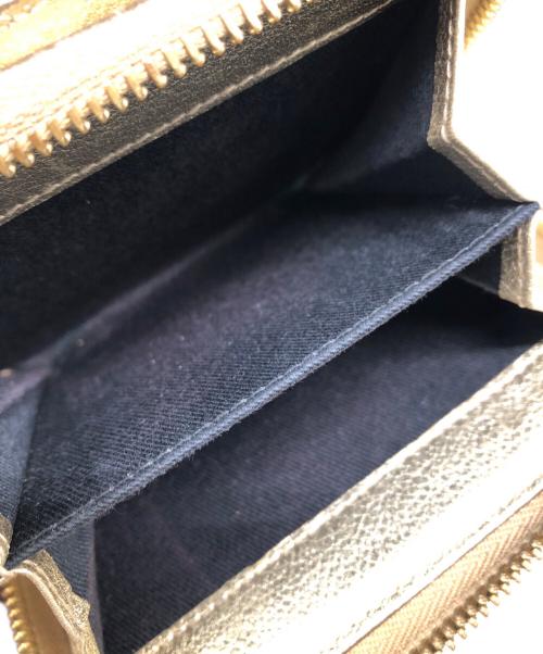 JIMMY CHOO（ジミーチュウ）JIMMY CHOO (ジミーチュウ) スタースタッズレザーウォレット／STAR STUDS LEATHER WALLET ベージュの古着・服飾アイテム