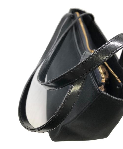 GIVENCHY（ジバンシィ）GIVENCHY (ジバンシィ) ロゴプレートショルダーバッグ／LOGO PLATE SHOULDER BAG ブラックの古着・服飾アイテム