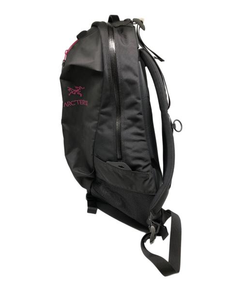 ARC'TERYX（アークテリクス）ARC'TERYX (アークテリクス) アロー22／Arro 22 ブラック×ピンクの古着・服飾アイテム