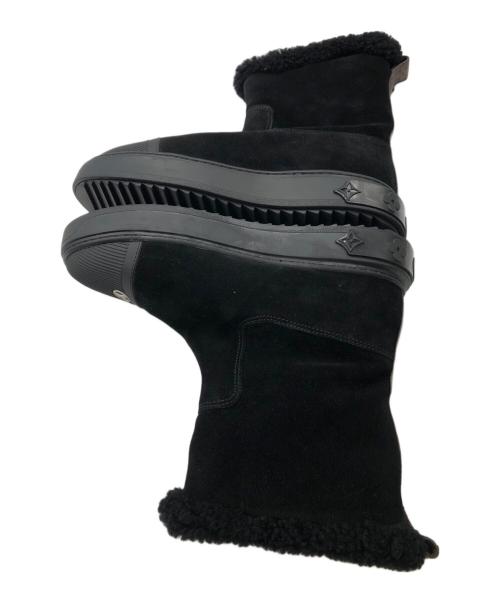 LOUIS VUITTON（ルイ ヴィトン）LOUIS VUITTON (ルイ ヴィトン) BREAZY LINE MONOGRAM×SUEDE MOUTON BOOTS／ブリージーライン モノグラム×スエード ムートンブーツ ブラック サイズ:Mの古着・服飾アイテム