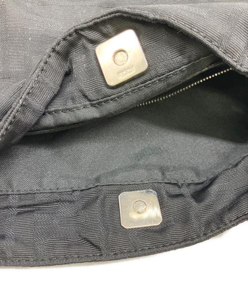 FENDI（フェンディ）FENDI (フェンディ) ズッカ ショルダーバッグ ブラックの古着・服飾アイテム