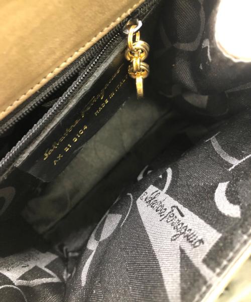 Salvatore Ferragamo（サルヴァトーレ フェラガモ）Salvatore Ferragamo (サルヴァトーレ フェラガモ) VARA RIBBON SUEDE BAG／ヴァラ リボンスエードバッグ ブラウンの古着・服飾アイテム